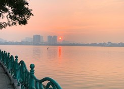 Tour: WEST LAKE – ROMANTIC PLACE FOR FOREIGNERS IN HANOI