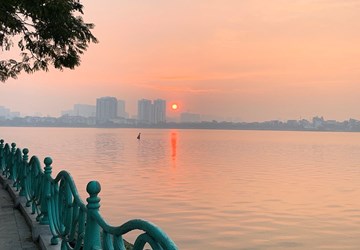 Tour: WEST LAKE – ROMANTIC PLACE FOR FOREIGNERS IN HANOI